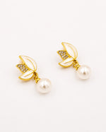 Load image into Gallery viewer, Pearl Wing Stud Earrings