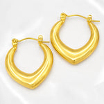 Load image into Gallery viewer, Aurum Sculpted Crescent Hoop Earrings