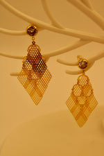 Load image into Gallery viewer, Luxe Petal Mesh Drops