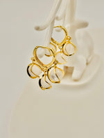 Load image into Gallery viewer, Ruvique Pearl Petal Hoop Earrings