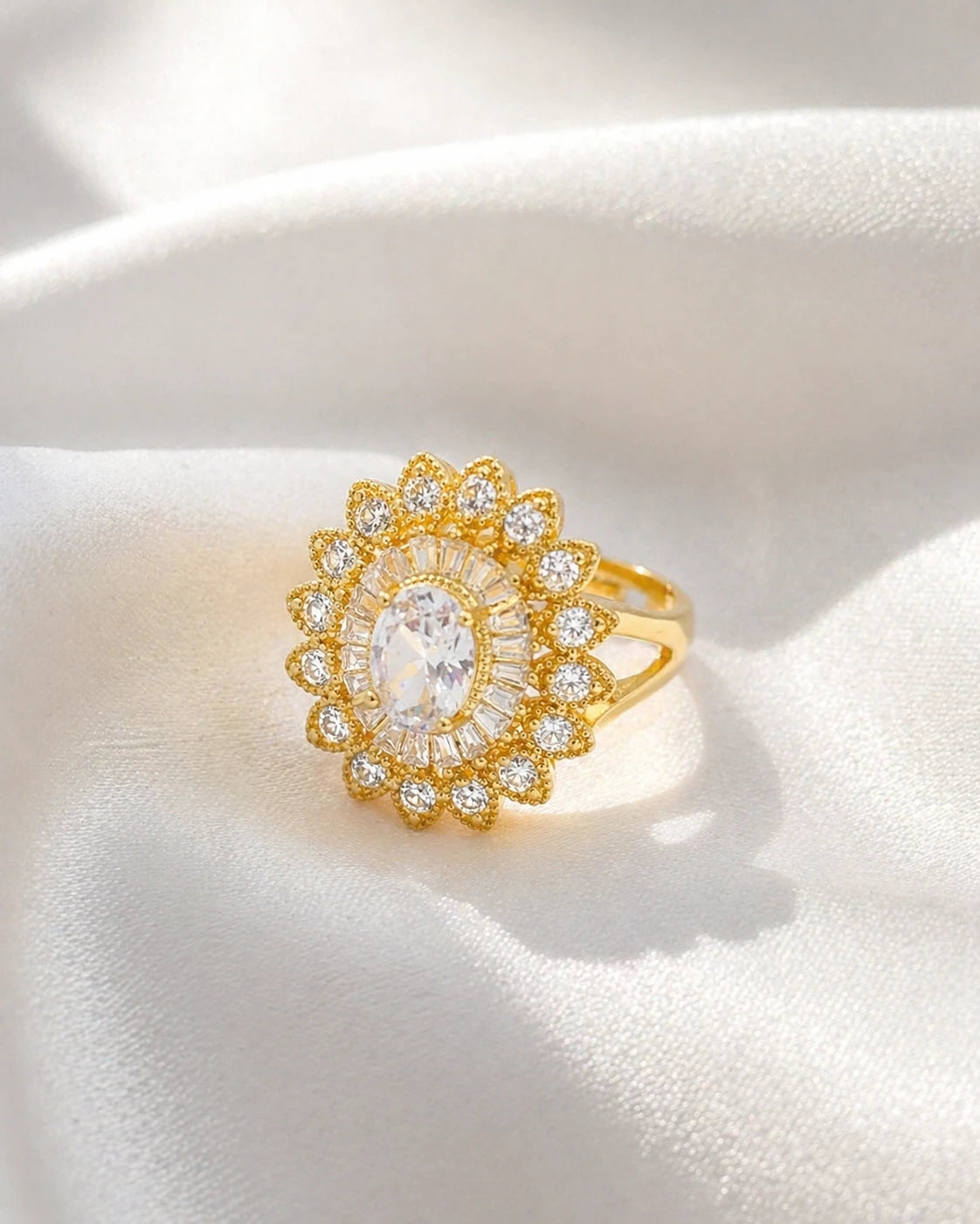 Ruvique petal crown ring