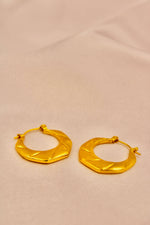 Load image into Gallery viewer, Aurum Twist Hoop Earrings