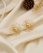Load image into Gallery viewer, Golden Floral Stud Earrings