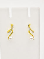 Load image into Gallery viewer, Ruvique Pearl Curve Drop Earrings
