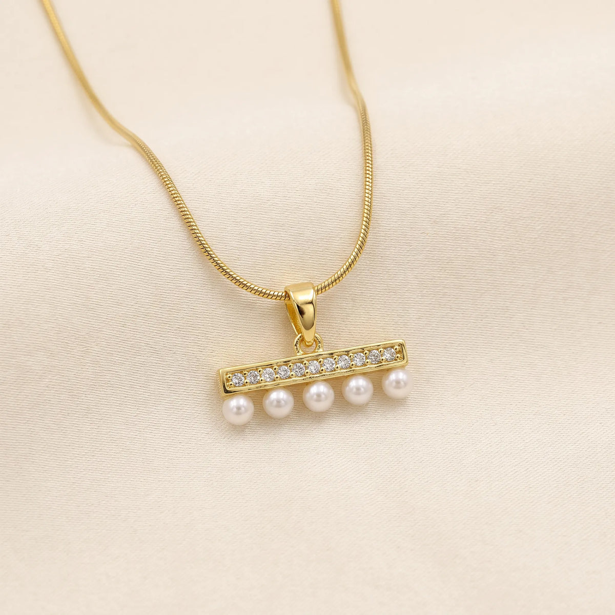Pearl bar pendant necklace