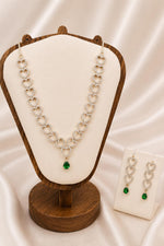 Load image into Gallery viewer, Linked Hearts Emerald Green Drop Necklace Set
