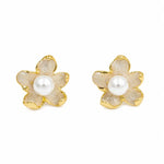 Load image into Gallery viewer, Ivory Shell Flower Pearl Stud Earrings
