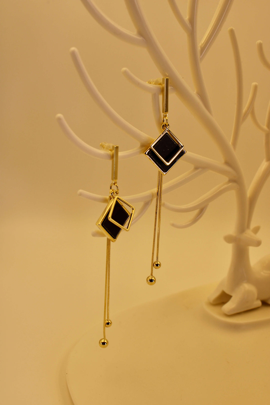 Ruvique Black Frame Elegance drops