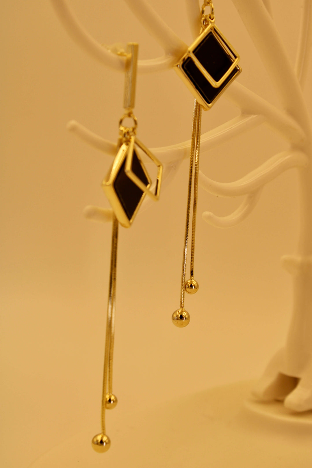 Ruvique Black Frame Elegance drops