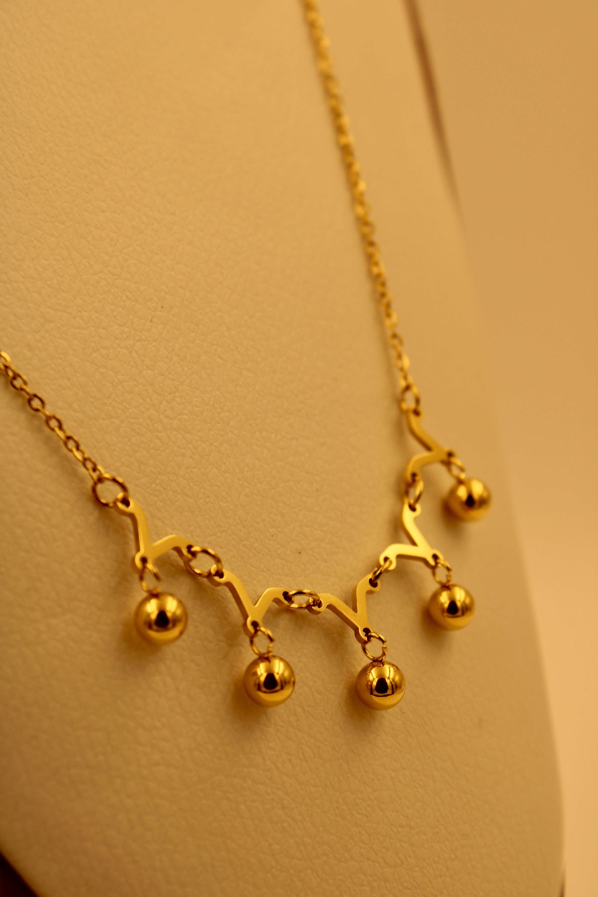 Ruvique wavy glow chain necklace