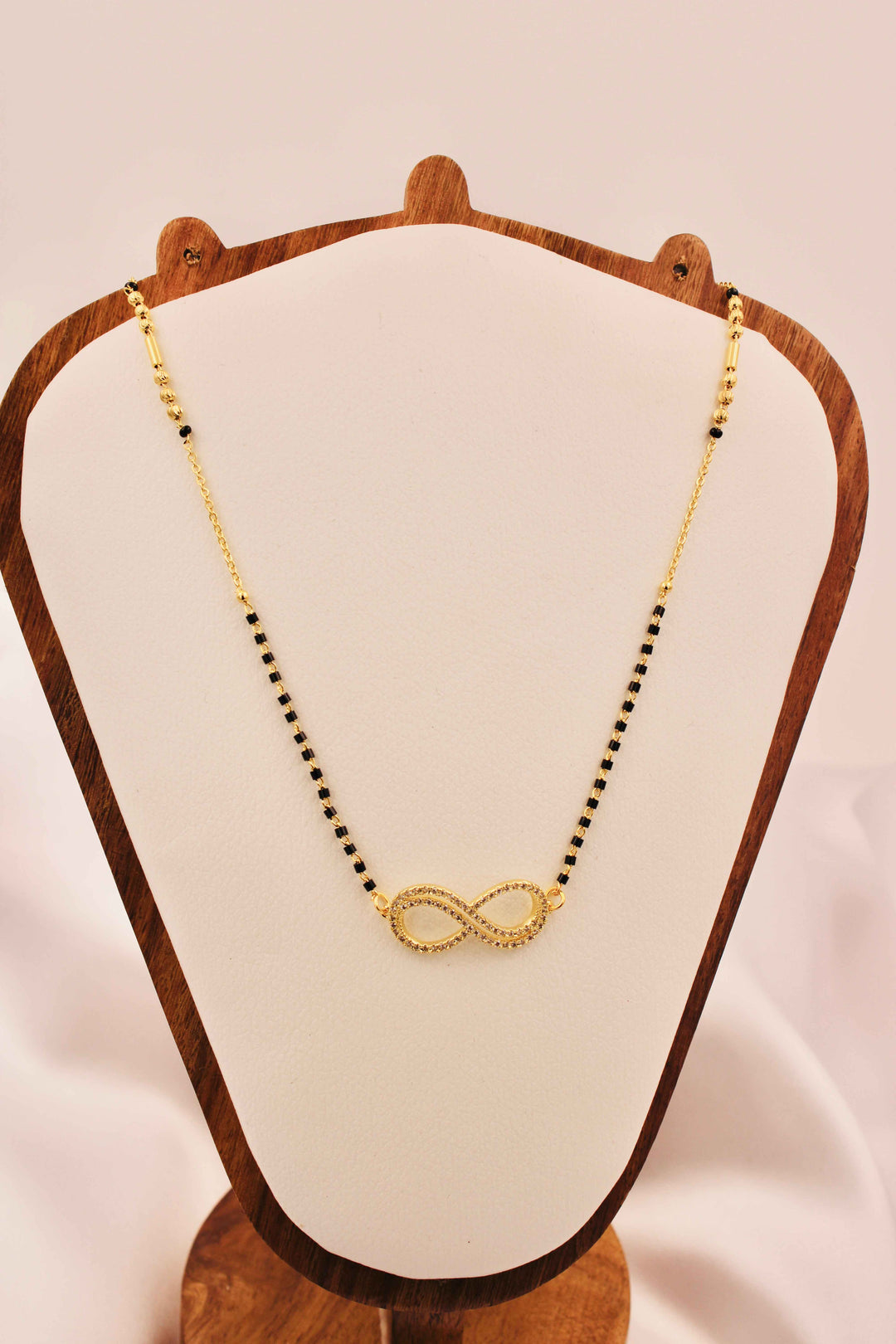 Ruvique Infinity Grace Mangalsutra