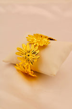 Load image into Gallery viewer, Floral Daisy Bangle Cuff
