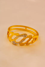 Load image into Gallery viewer, Golden Link Crystal Cuff
