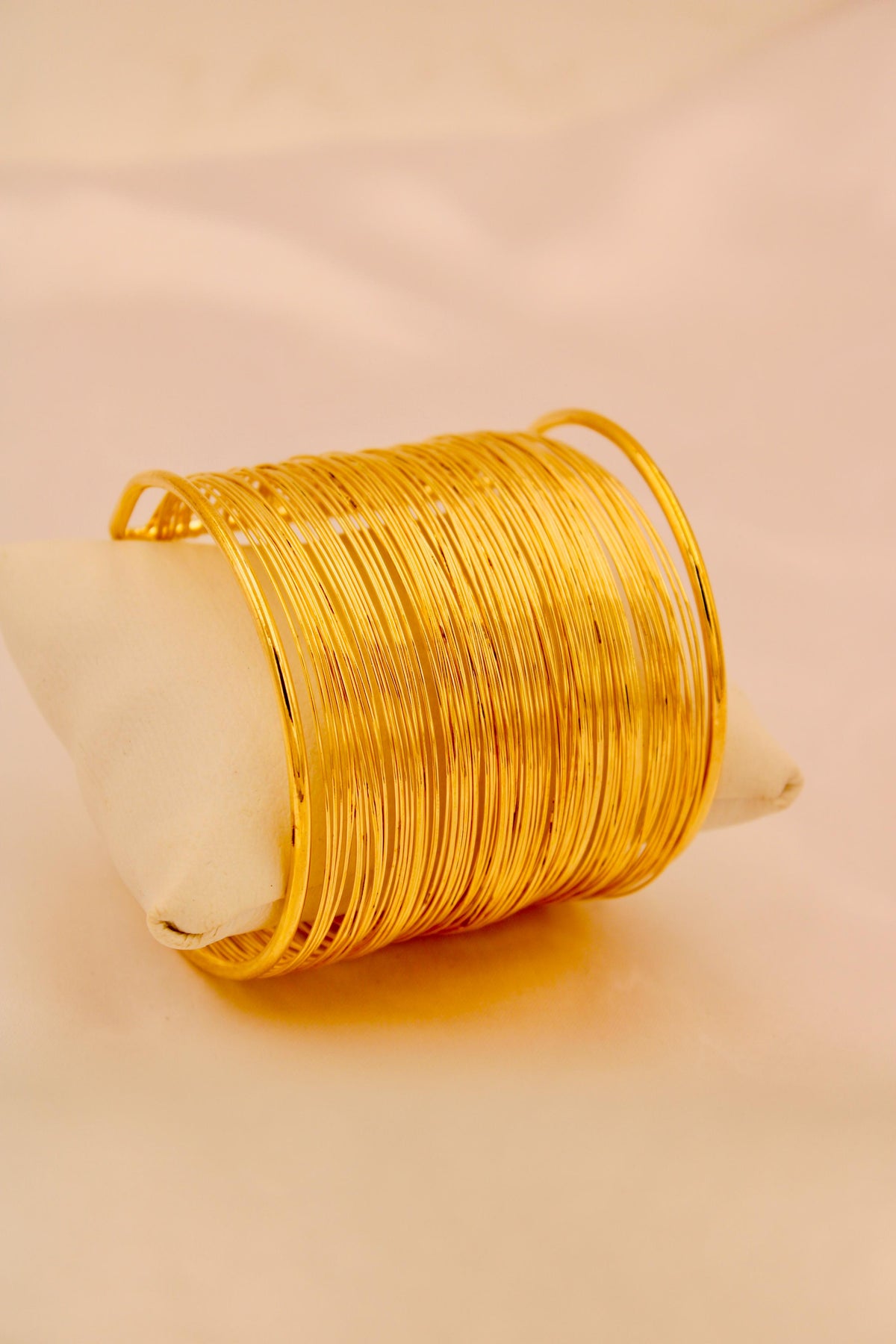 Golden thread wide cuff
