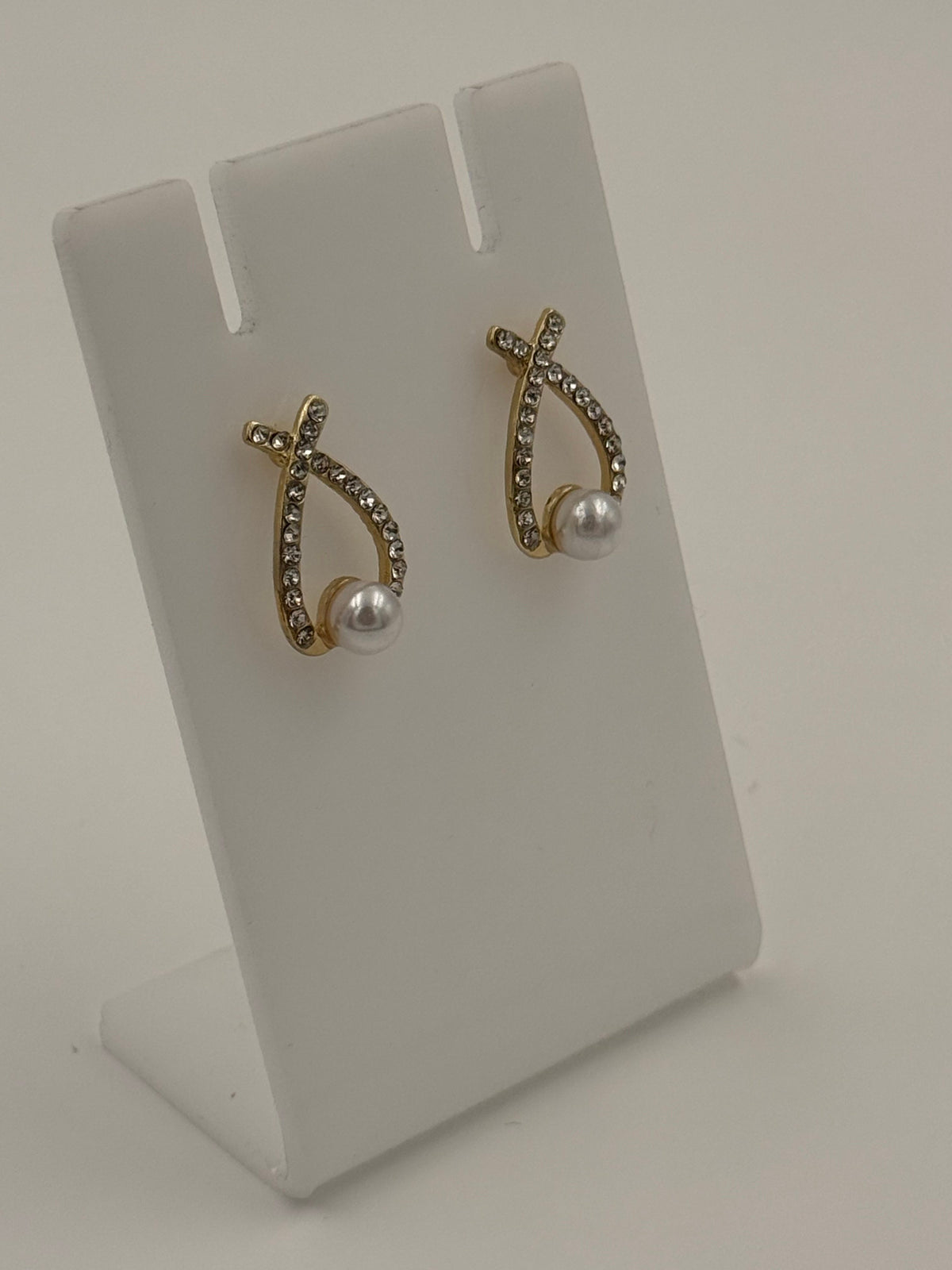 Ruvique crystal teardrop pearl stud earrings
