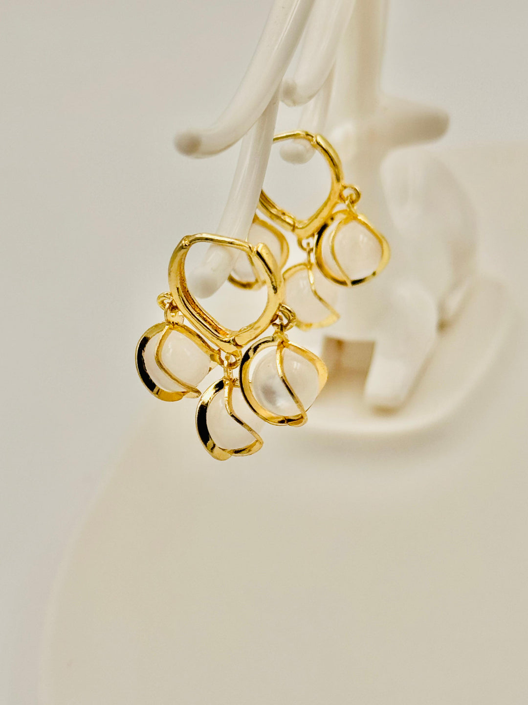 Ruvique Pearl Petal Hoop Earrings
