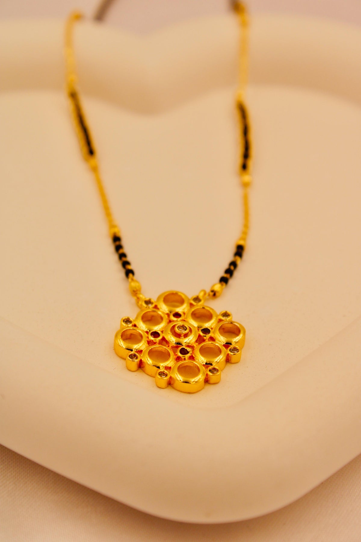 Golden halo cluster mangalsutra