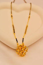Load image into Gallery viewer, Golden Halo Cluster Mangalsutra
