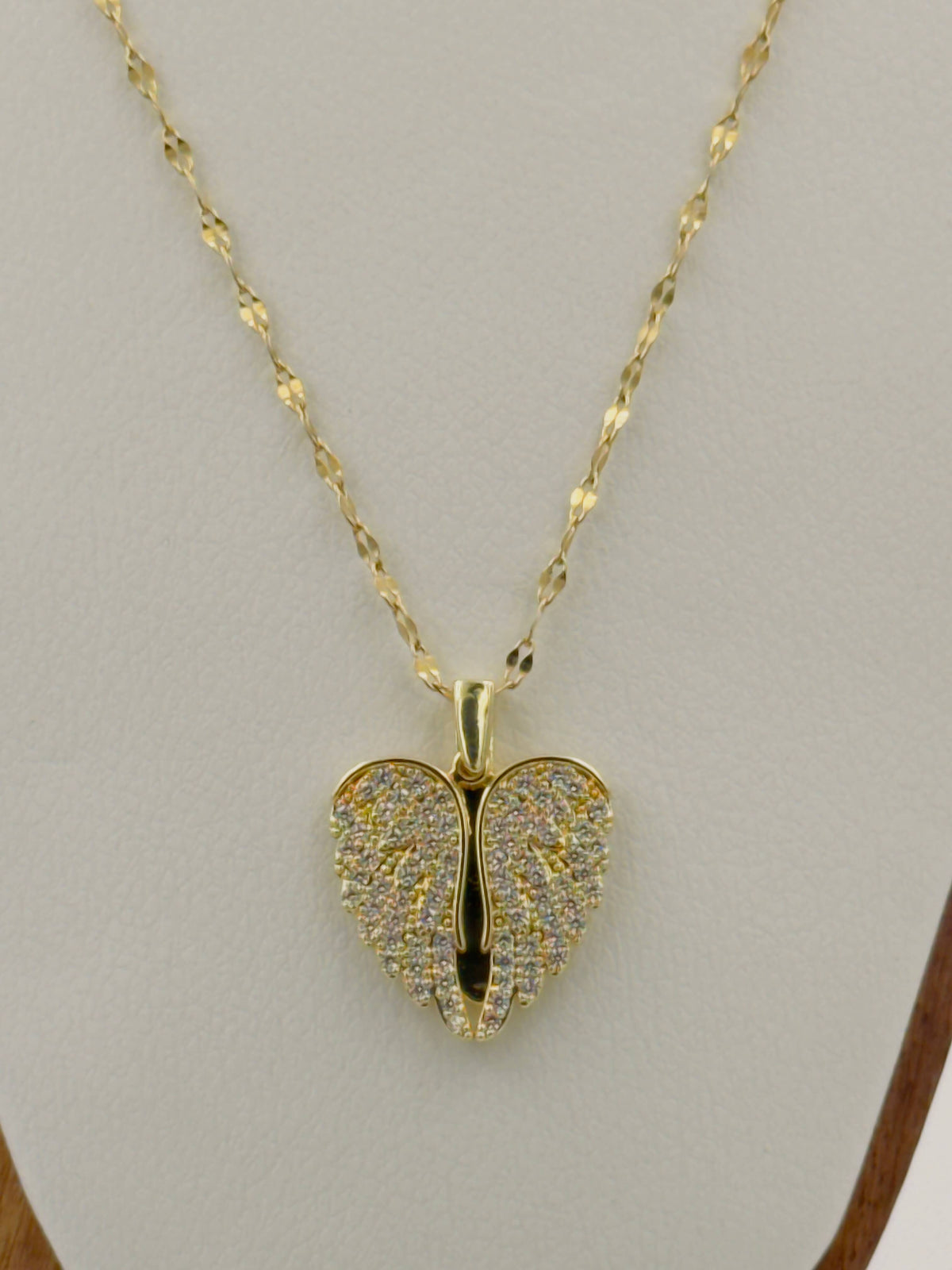 Angel wings spark necklace