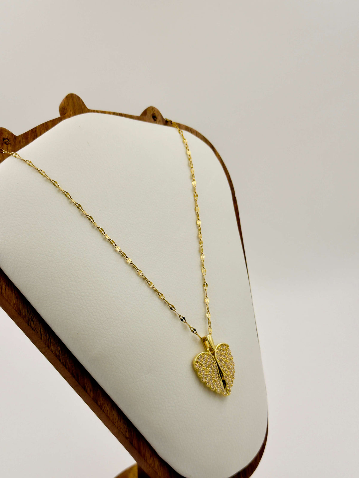 Angel wings spark necklace