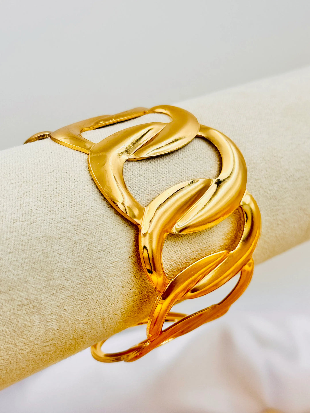 Ruvique Infinity Glow Cuff
