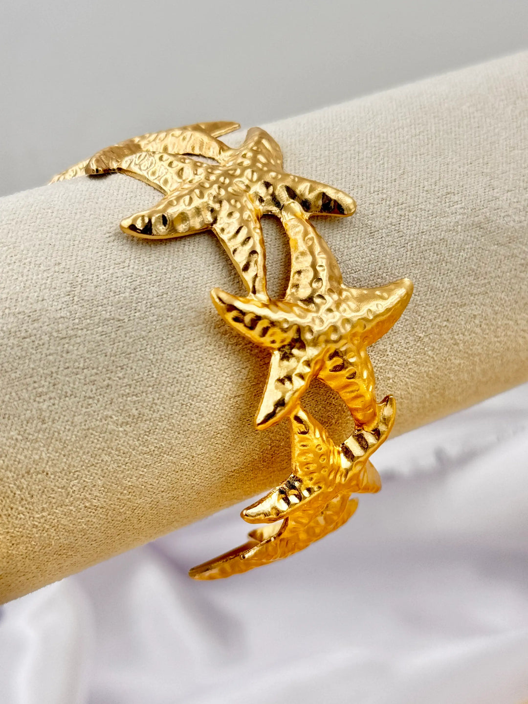 Ruvique Golden Starfish Cuff