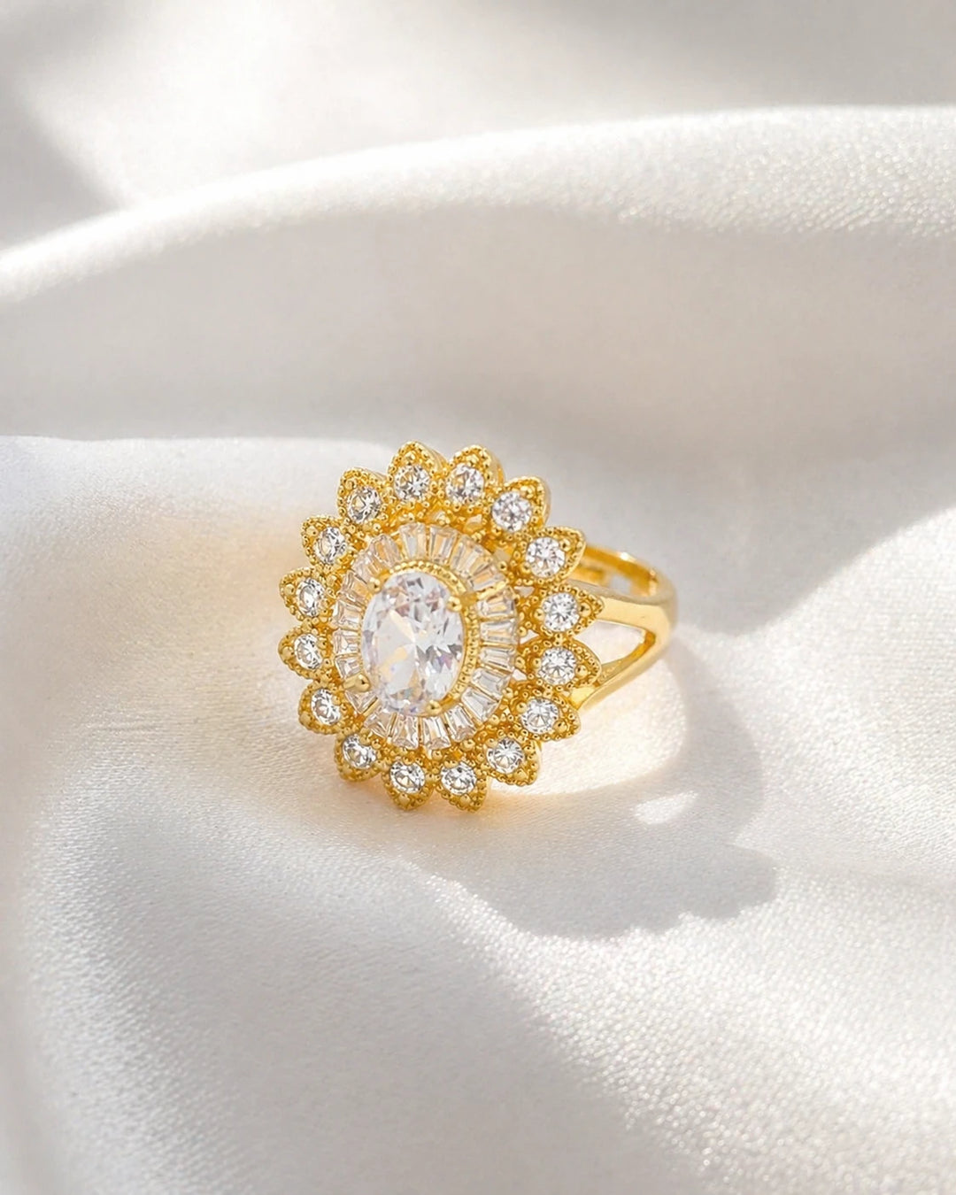 Ruvique Petal Crown Ring