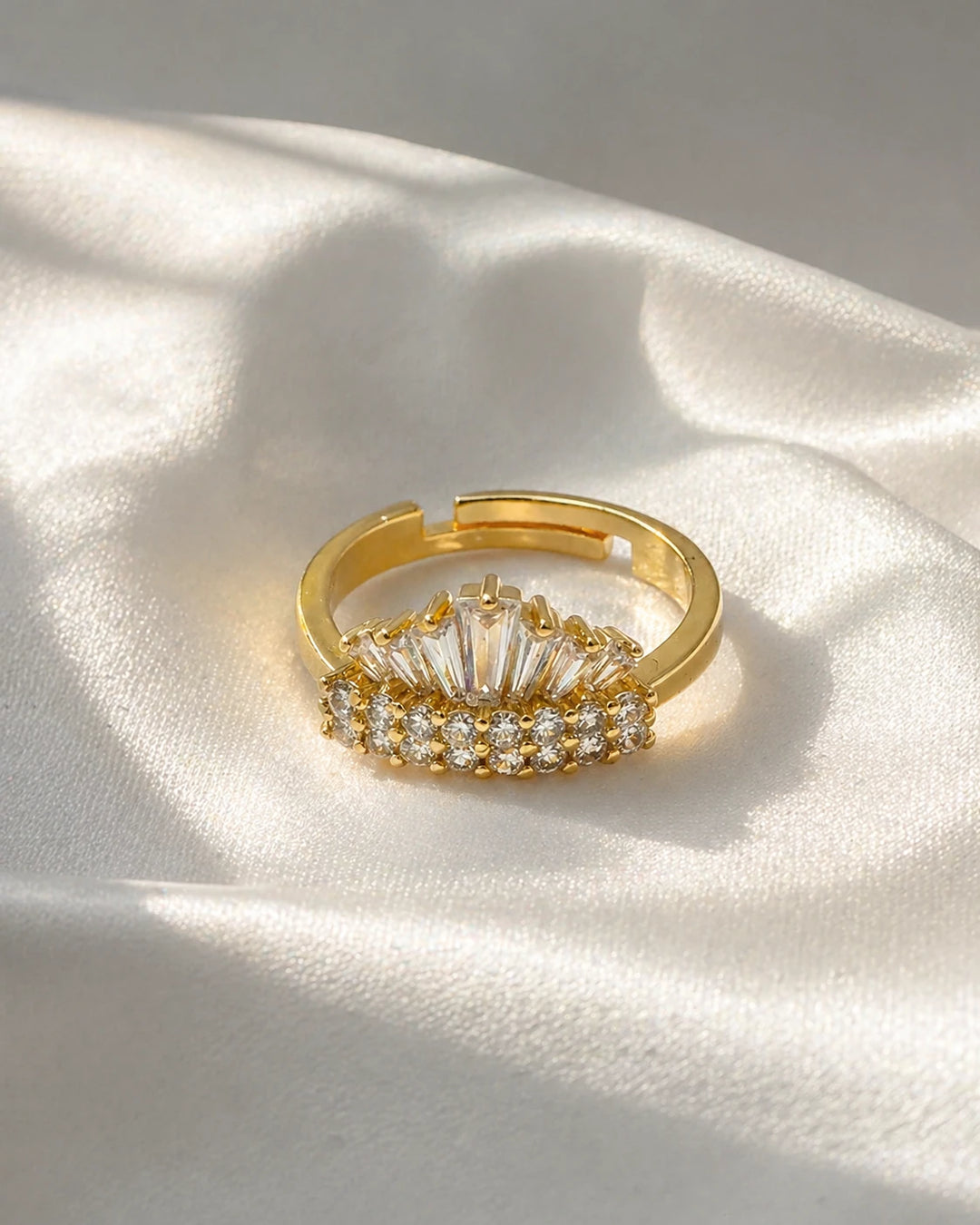 Ruvique Crystal Crown Ring