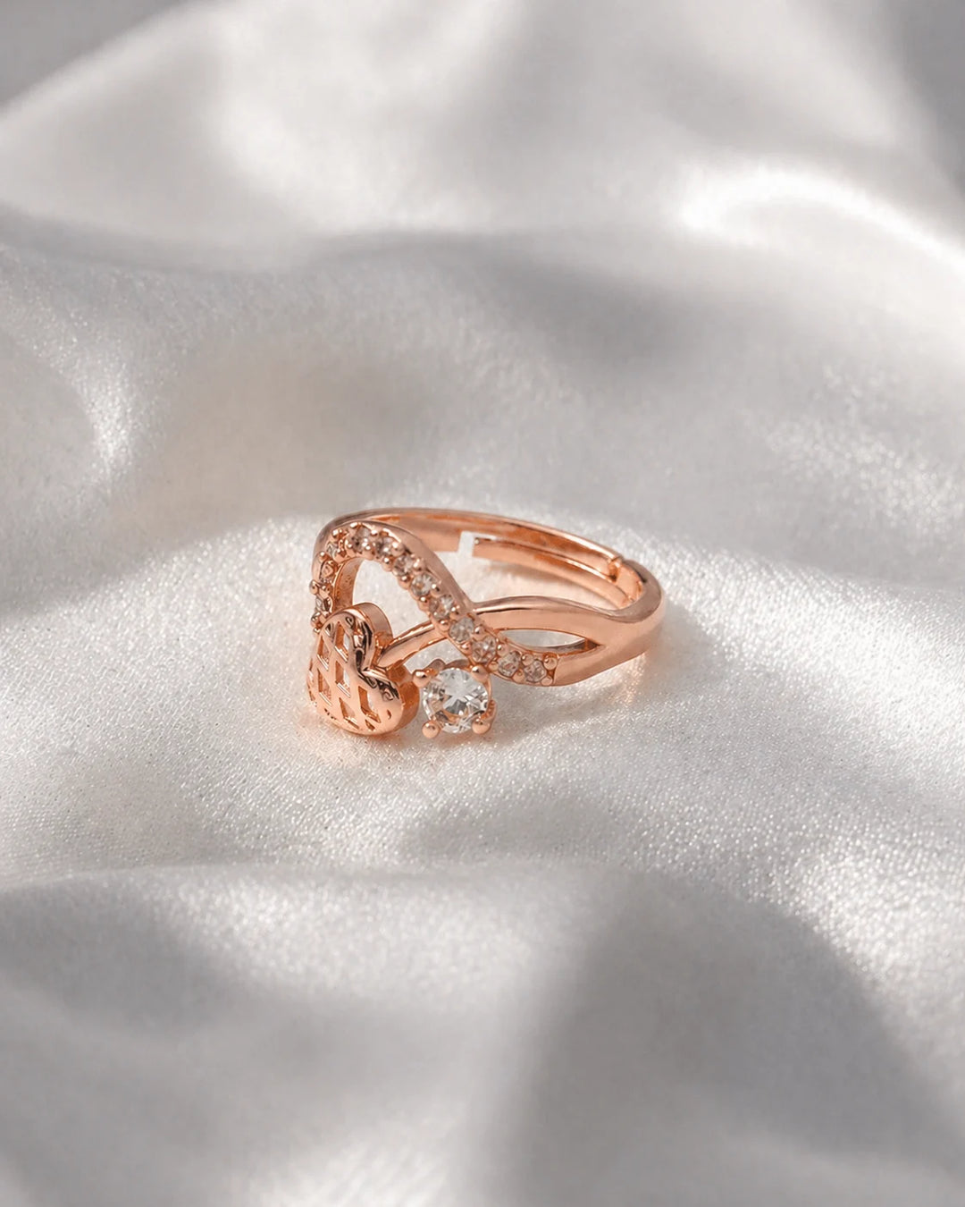 Ruvique Swan Grace Ring
