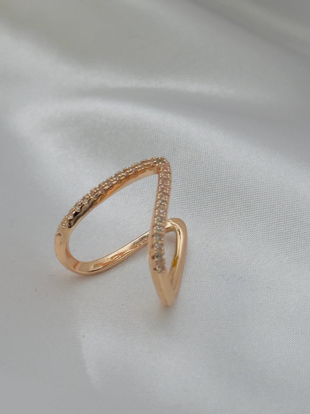 Ruvique Sharp Rose Gold V Ring