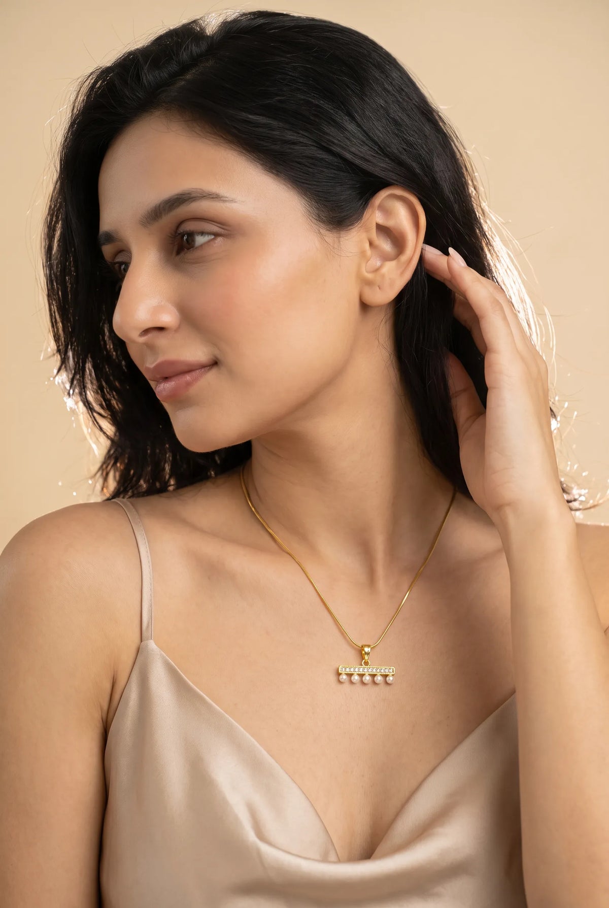 Pearl bar pendant necklace