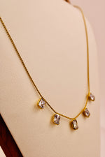 Load image into Gallery viewer, Diamond Glow Chain Necklace
