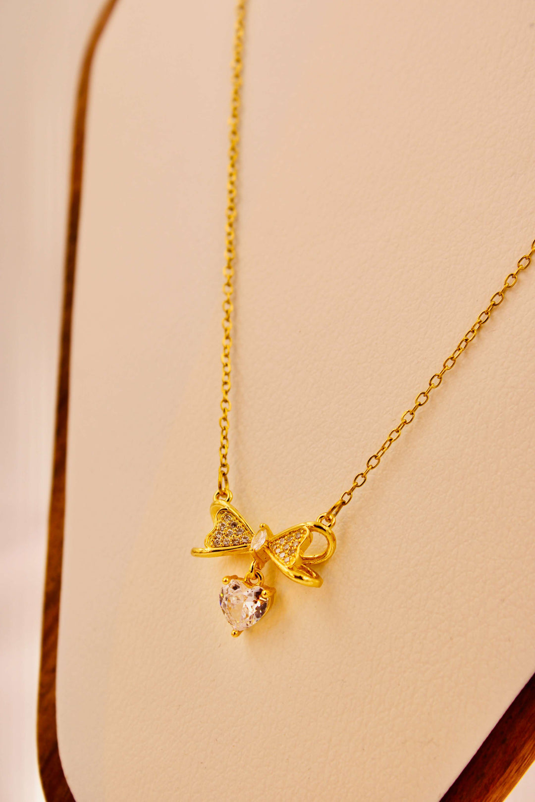 Ruvique Love Bow Necklace
