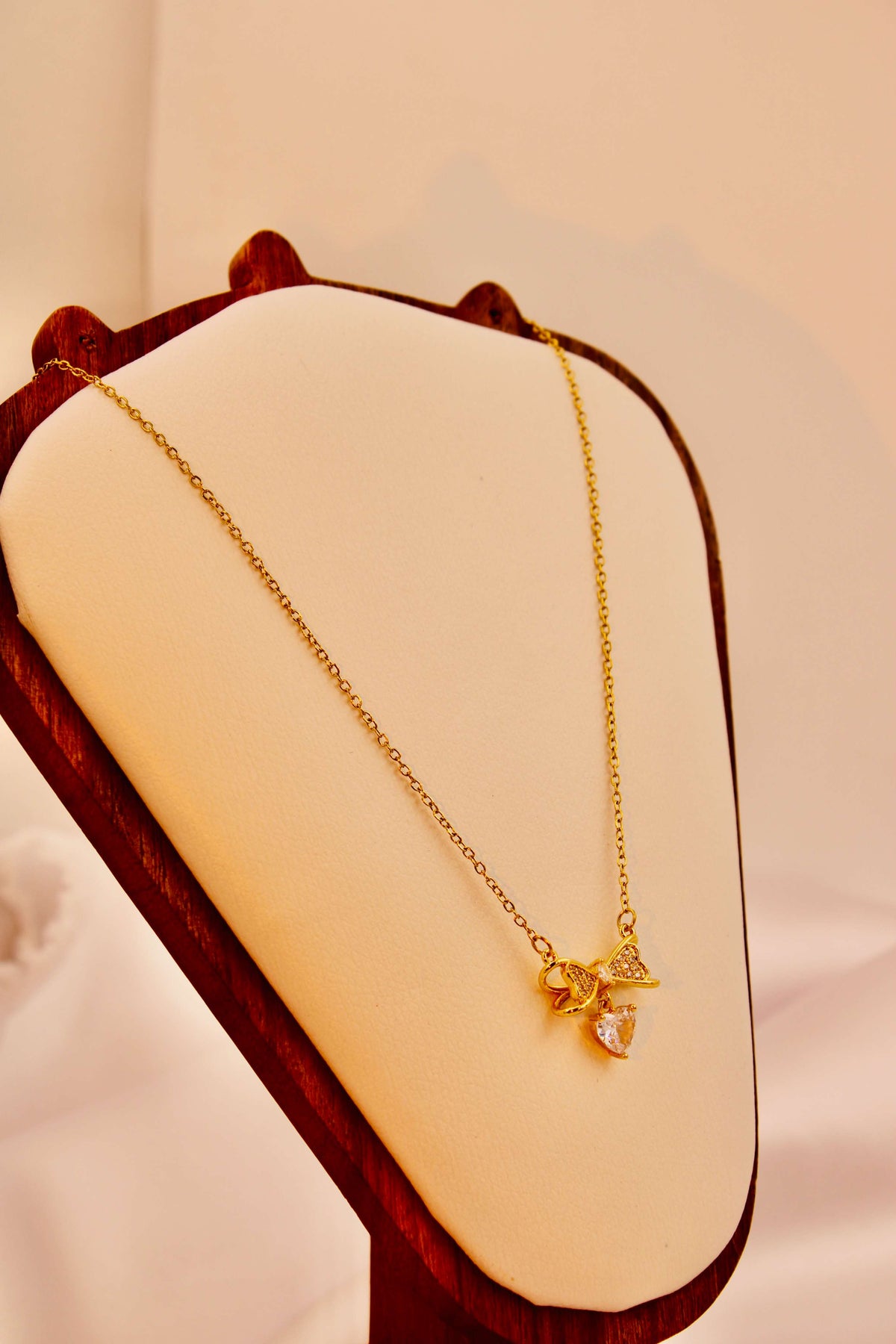 Ruvique love bow necklace