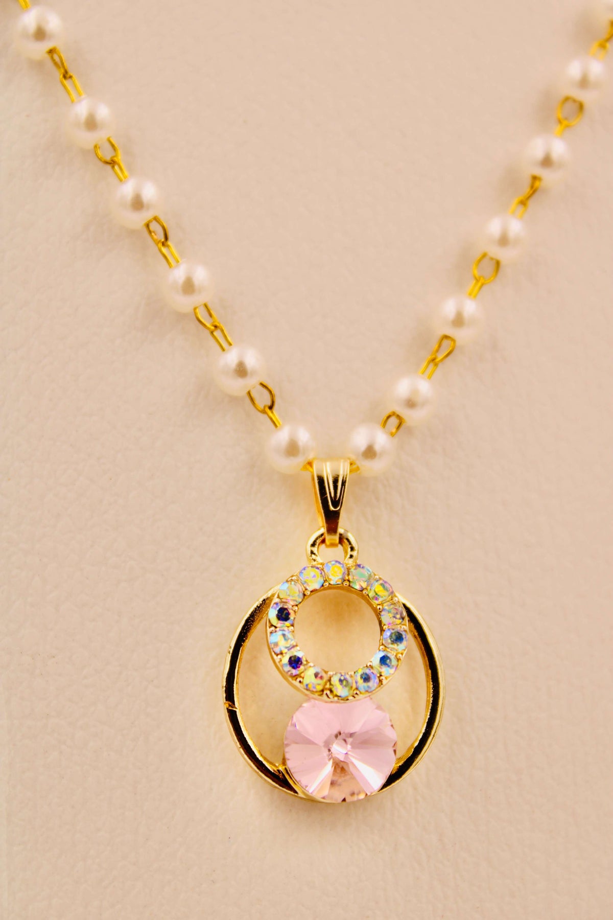 Rosa pearl circle necklace