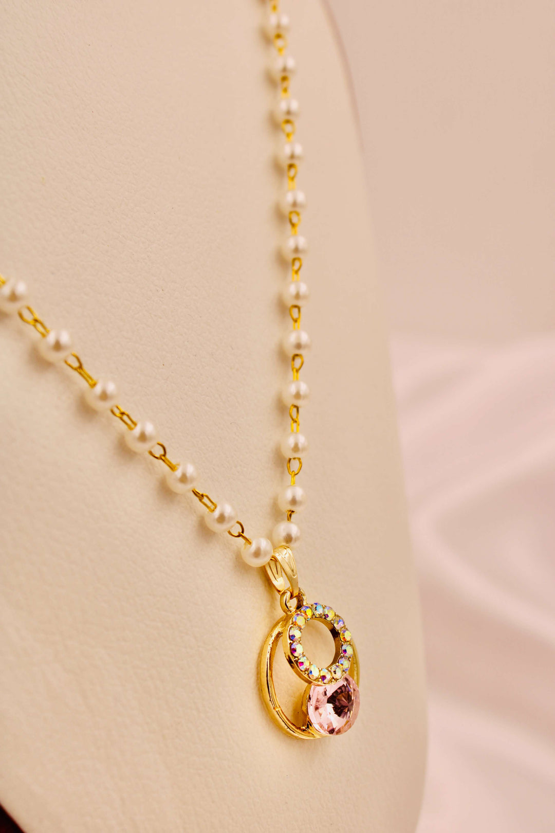 Rosa Pearl Circle Necklace