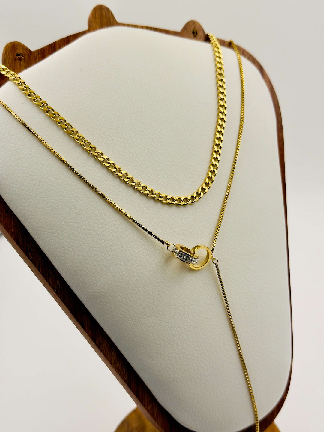 Minimal Orbit Layered Chain Necklace